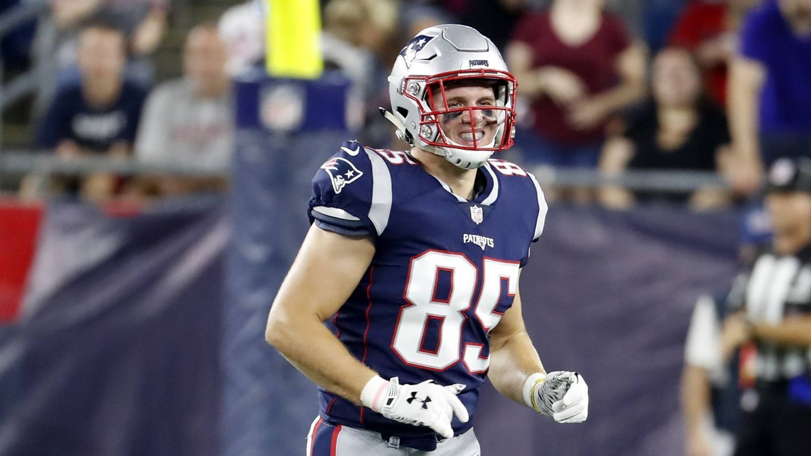 
                <strong>Ryan Izzo (Tight End)</strong><br>
                Er wurde 2018 von den Patriots in der siebten Runde des Drafts ausgewählt. Am 2. September landete er auf der Injured Reserve List und verpasste die gesamte Saison. Inzwischen ist er wieder fit und kann theoretisch wieder angreifen.
              