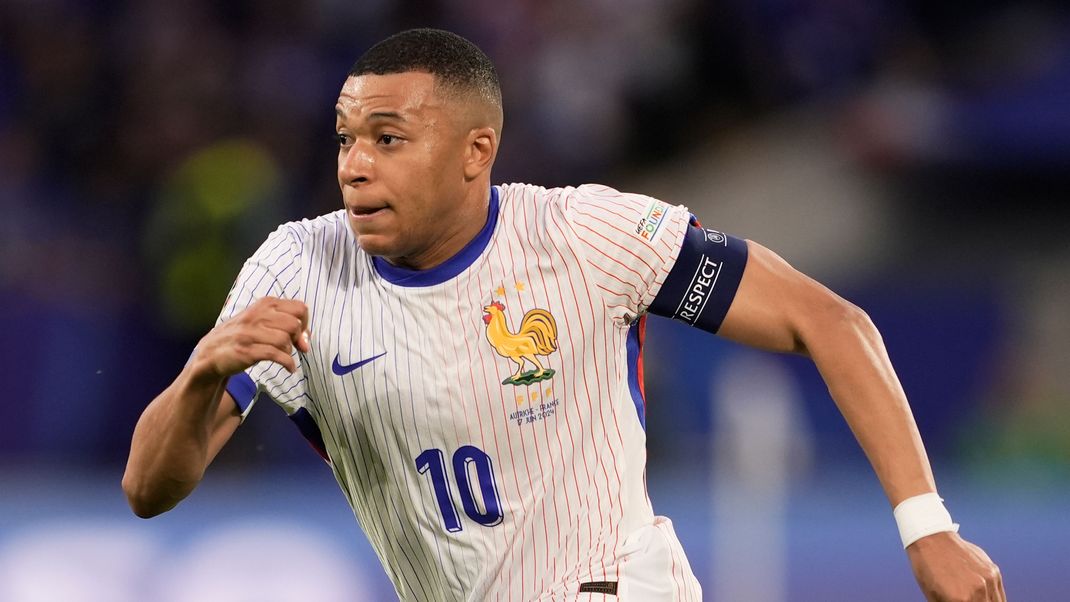 Wird Kylian Mbappé trotz seines Nasenbeinbruchs im wichtigen EM-Spiel gegen die Niederlande antreten?