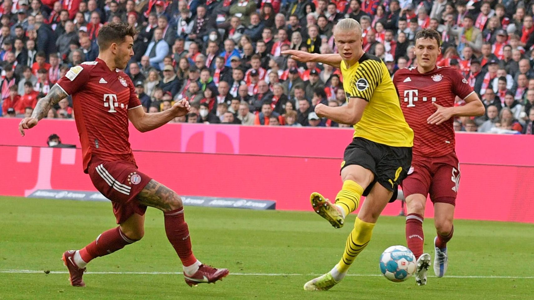 <strong>Saison 2021/22 – Vorsprung 8 Punkte</strong><br> Meister: FC Bayern München (77)<br> Vize: Borussia Dortmund (69)