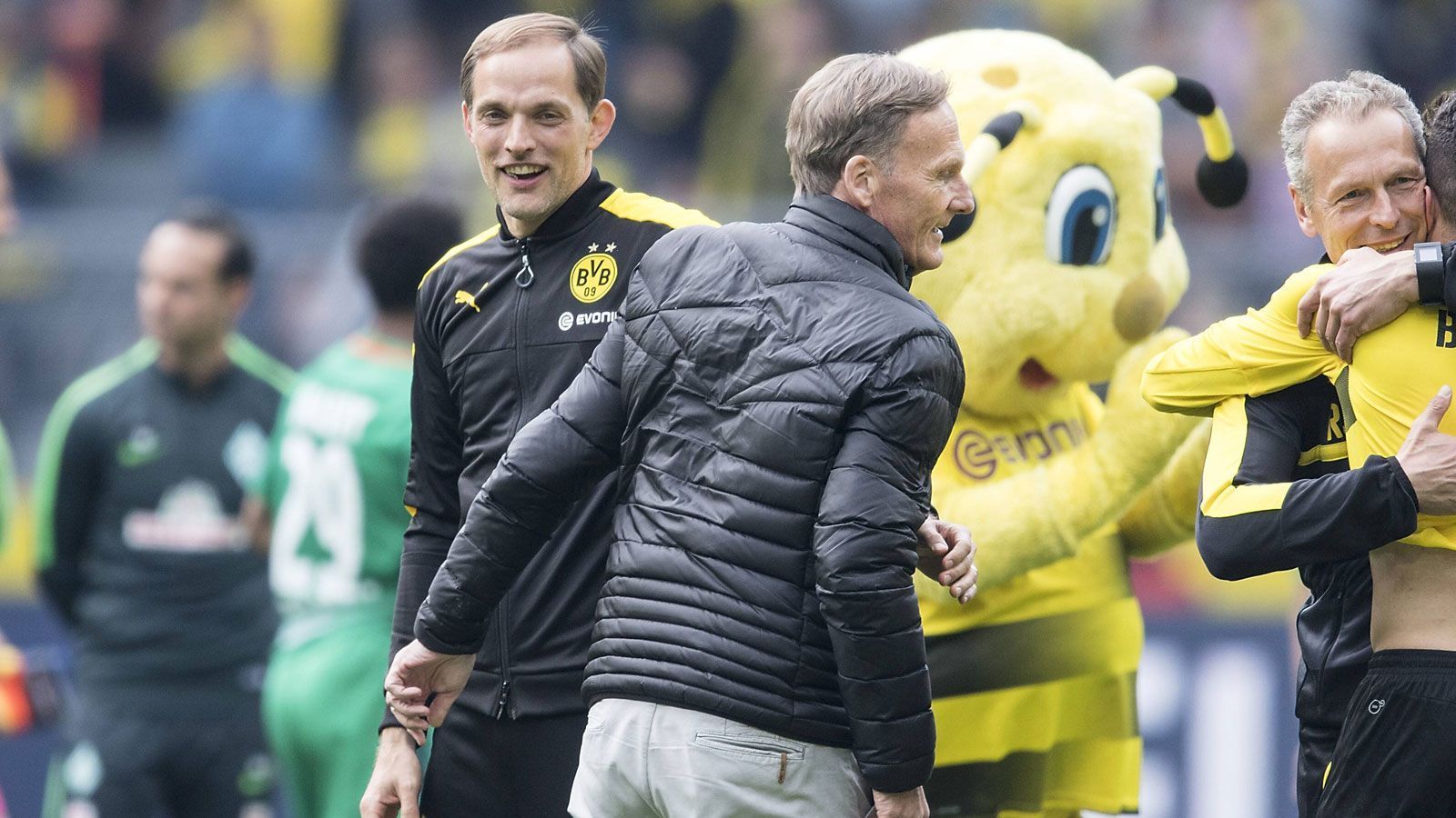 
                <strong>FC Chelsea vs. Borussia Dortmund</strong><br>
                Noch nie trafen Borussia Dortmund und der FC Chelsea in einem Pflichtspiel aufeinander. Neben dieser Premiere und dem Wiedersehen mit einem alten Bekannten (Tuchel) bietet ein Viertelfinale gegen den FC Chelsea die Chance, sich an einem langjährigen Trainer zu rächen. In der vergangenen Saison flog Dortmund gegen Paris St. Germain im Achtelfinale aus der Königsklasse. Der damalige Coach der Franzosen: Thomas Tuchel.
              