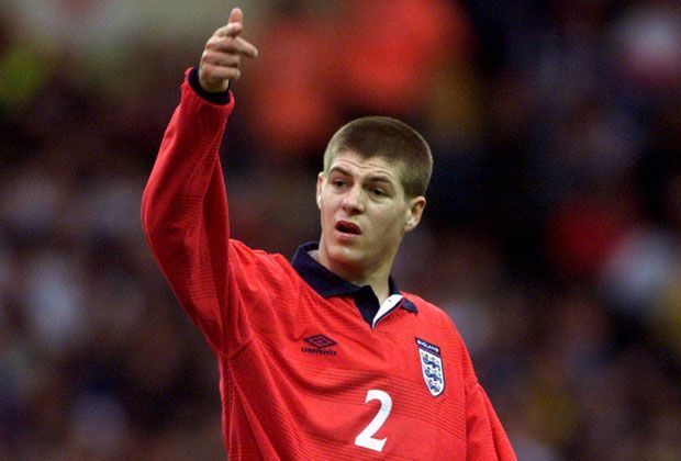 
                <strong>Debut für England</strong><br>
                Natürlich war auch die Nationalelf nur eine Frage der Zeit. Zu seinem Debüt kam er einen Tag nach seinem Geburtstag, am 31. Mai. 2000 im Alter von 20 Jahren. Gegen die Ukraine erlebte er im Wembley-Stadion ein 2:0 seiner "Three-Lions".
              