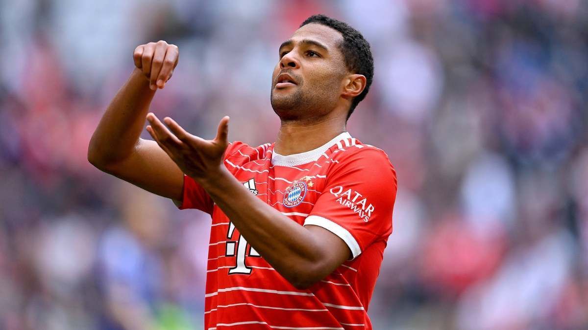 
                <strong>Gewinner: Serge Gnabry</strong><br>
                Zweimal trifft der deutsche Nationalspieler gegen Schalke 04. Es köchelt wieder in der Bayern-Offensive. Vier Tore hat Serge Gnabry in den vergangenen drei Bundesliga-Partien geschossen. Eric-Maxim Choupo-Moting fehlt seit Anfang April verletzt, doch Gnabry sorgt mit seinem Tor-Riecher dafür, dass die Abwesenheit des Mittelstürmers kaum auffällt. 
              