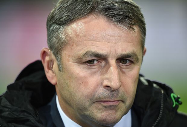 
                <strong>Klaus Allofs (Geschäftsführer VfL Wolfsburg)</strong><br>
                "Wir sind alle zutiefst bestürzt und können unsere Fassungslosigkeit kaum in Worte fassen. Wir alle haben ihn geliebt. Er war der gute Geist unserer Mannschaft und ein lebenslustiger Mensch. Darüber hinaus war Junior ein exzellenter Fußballer."
              