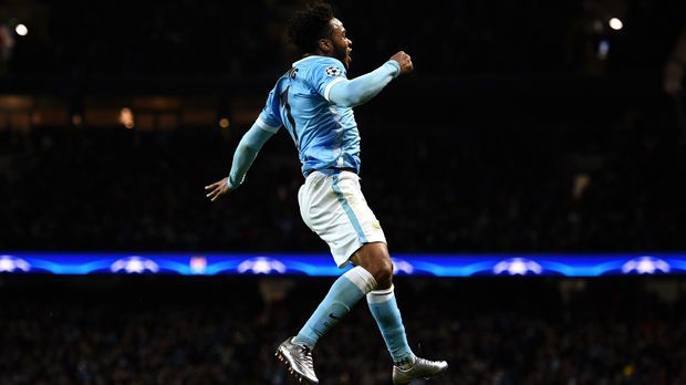 
                <strong>Angriff: Raheem Sterling (Manchester City)</strong><br>
                Angriff: Raheem Sterling (Manchester City). Der englische Nationalspieler ist bei den "Citizens" ein wichtiger Leistungsträger. So absolviert der 21-Jährige jedes Spiel in der Champions-League-Gruppenphase. Dabei ist der Offensiv-Spieler an vier Toren direkt beteiligt (drei Treffer und eine Vorlage).
              