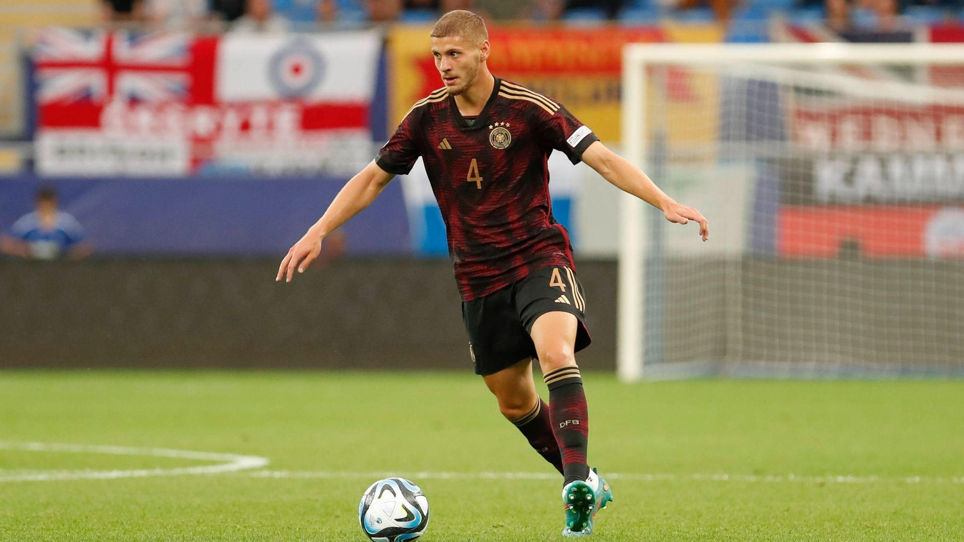 
                <strong>Marton Dardai</strong><br>
                Der Herthaner kam nur im dritten Vorrundenspiel zum Einsatz. Dort machte er gegen starke Engländer keine besonders gute Figur. Insgesamt dürfte er sich mehr erhofft haben. ran-Note: 4
              