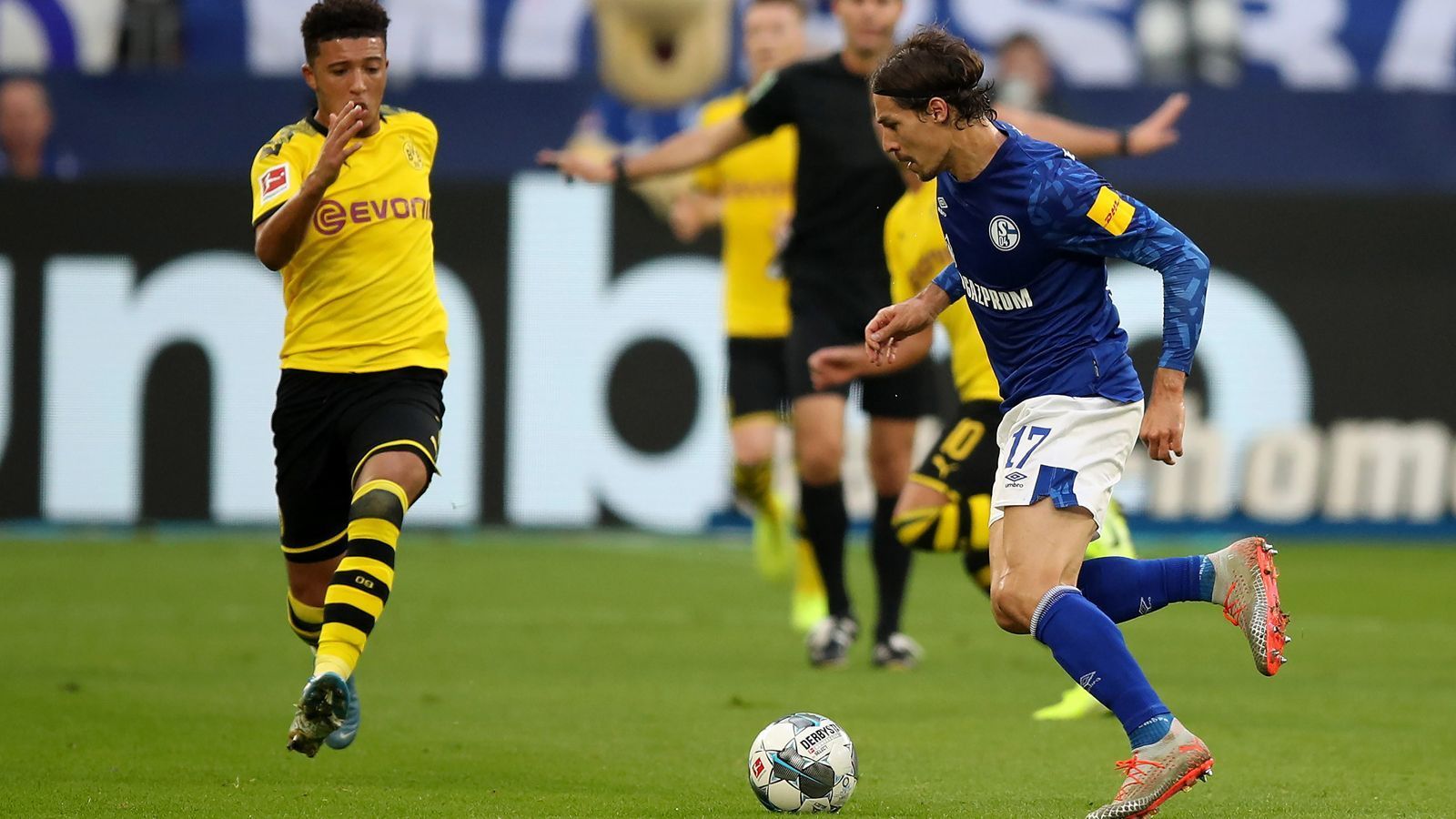 
                <strong>Benjamin Stambouli (Schalke 04)</strong><br>
                Ist am Anfang hinten auch rechts zur Stelle, wenn Nebenmann Kenny offensiv hilft. Ansonsten auch in der Innenverteidigung souverän, aber auch kaum gefordert. ran.de-Note: 2
              