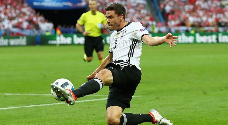 
                <strong>1. Jonas Hector</strong><br>
                Löws größter Liebling ist Jonas Hector. Seit der WM hat der Kölner nicht ein Pflichtspiel verpasst. Hand aufs Herz. Hättet ihr das gedacht?
              