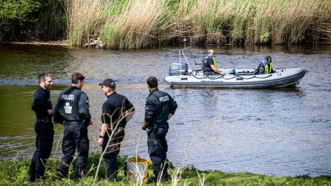 Die Polizei leitet nun neue Suchmaßnahmen im Fall des vermissten Arian aus Bremervörde ein.