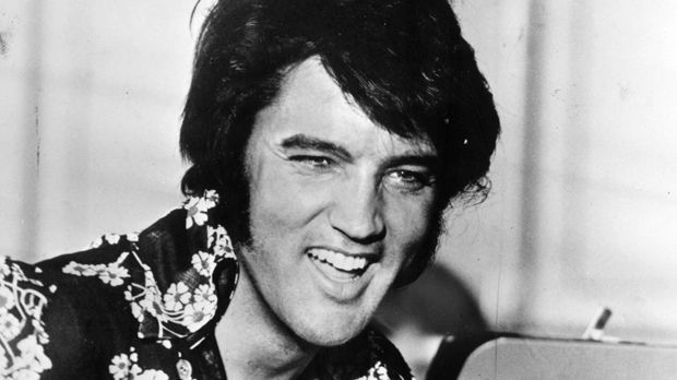 
                <strong>Elvis lebt</strong><br>
                Unglaublich aber wahr: Deutlich wahrscheinlicher war für die Wettanbieter, dass Elvis Presley lebt. Die Quote darauf: 2000:1.
              