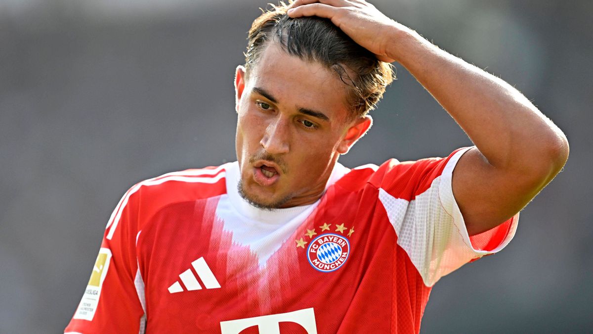 RECORD DATE NOT STATED 12.08.2025, Fussball Bundesliga 2025 2026, Freundschaftsspiel, Grasshopper Club Zürich - FC Bayern München - im Stadion am Letzigrund, Zürich (Schweiz). Tom Bischof (Bayern M...