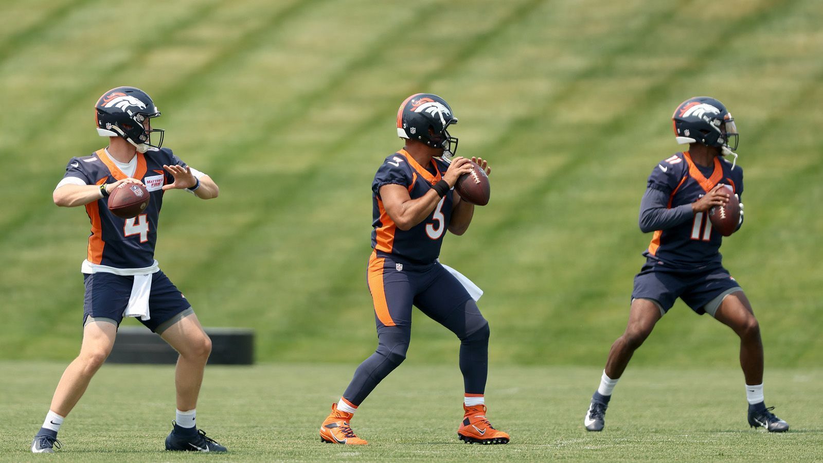 
                <strong>Josh Johnson - der Journeyman der NFL</strong><br>
                15 Jahre American Football, 14 NFL-Teams und vier verschiedene Ligen. Josh Johnson ist in seiner Karriere gut herumgekommen. Aktuell steht er mit Brett Rypien als Backup von Russell Wilson in Diensten der Denver Broncos. Der 36-Jährige hat sich stets seiner Rolle gefügt und war für jedes seiner Teams da, wenn es ihn brauchte. Im ersten Preseason-Auftritt der Broncos zeigte er mit einem überzeugenden Auftritt, dass man auch in Denver auf ihn zählen kann - wie bei seinen 16 Stationen zuvor. ran wirft einen Blick auf Johnsons ehemalige Arbeitgeber.
              
