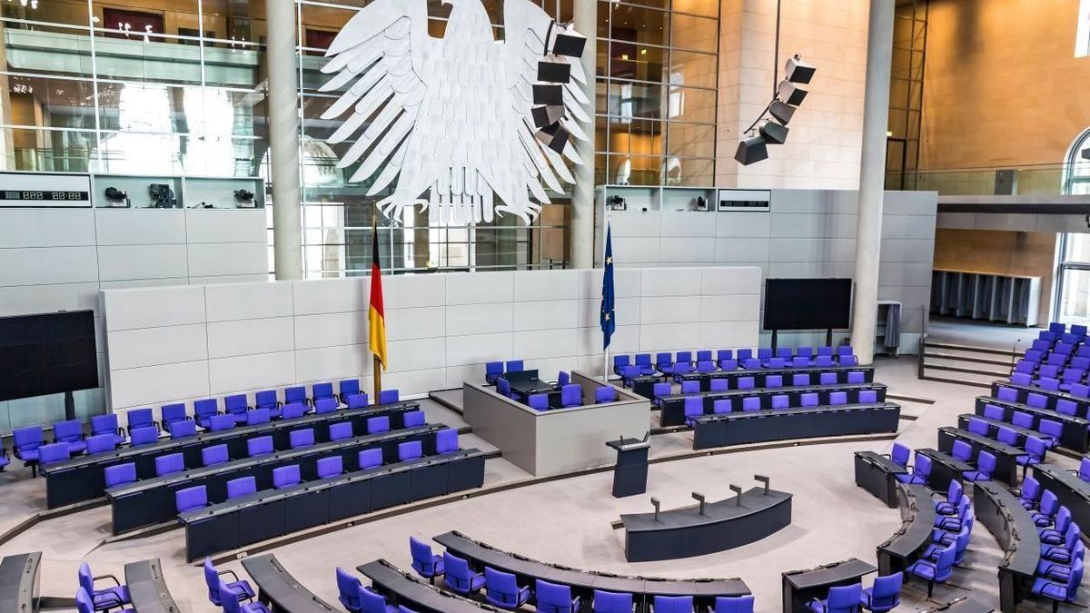 Bundestag Deutschland Plenarsaal Berlin Regierung E 1678884657481