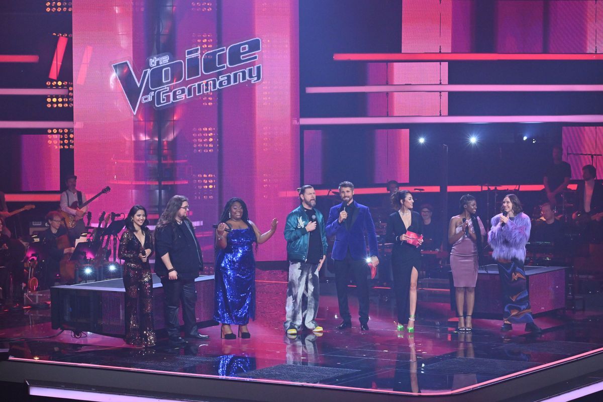 Die Finalist:innen, Moderator:innen und Rea Garvey im Finale von "The Voice of Germany" 2023
