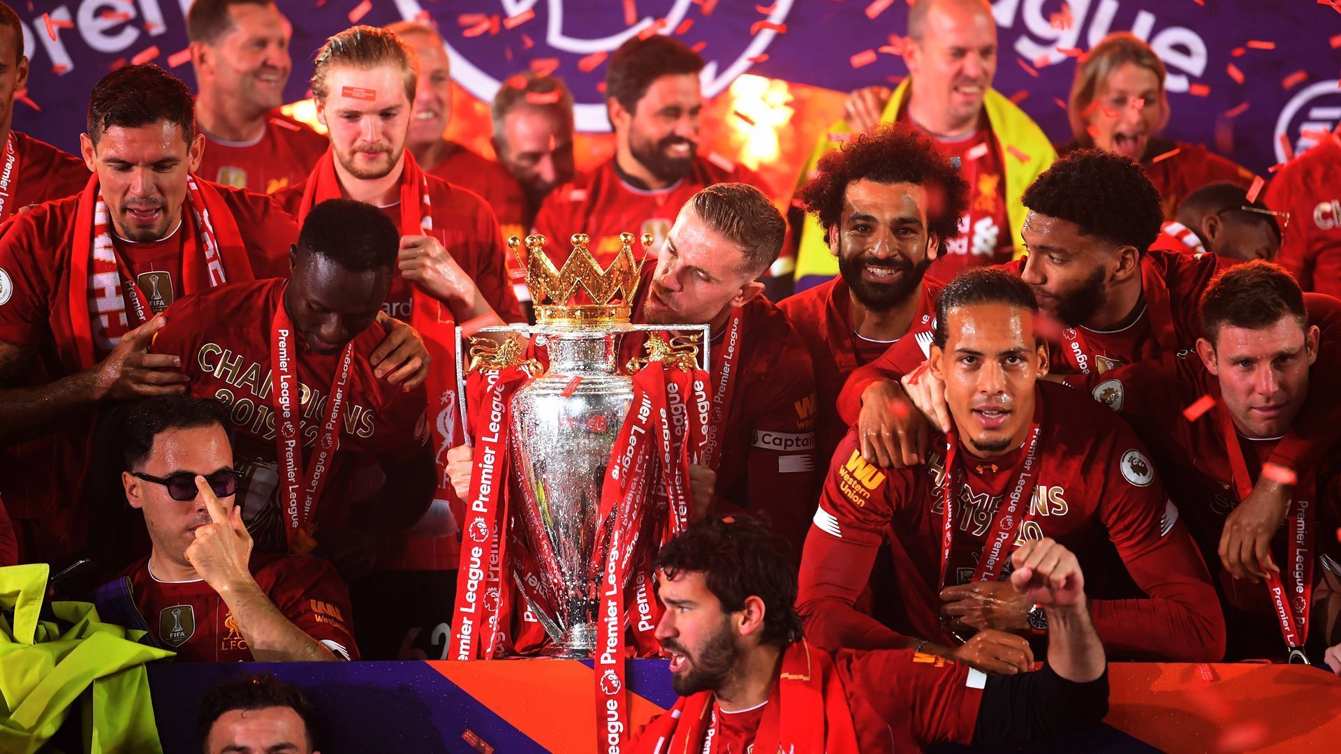 
                <strong>FC Liverpool (England)</strong><br>
                Mit ihrem ersten Meistertitel in England nach 30 Jahren - und dem ersten in der Premier League überhaupt - sicherte sich das Team von Jürgen Klopp souverän die Teilnahme an der Champions League 2020/21. 2019 gewannen die "Reds" den Titel in der Königsklasse, in der Saison 2019/20 war für den Titelverteidiger gegen Atletico Madrid bereits im Achtelfinale Schluss.
              