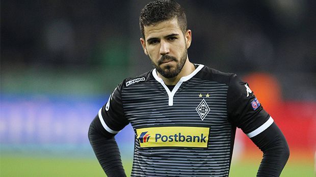 
                <strong>Alvaro Dominguez</strong><br>
                Alvaro Dominguez hat sein Karriereende verkündet: Der nun ehemalige Gladbach-Profi muss seine Fußballschuhe wegen anhaltender Rückenprobleme mit 27 Jahren an den Nagel hängen. Er ist nicht der Einzige, der verletzungsbedingt frühzeitig aufhört. ran.de zeigt euch, für welche Spieler ebenfalls schon vor dem Ende ihres 30. Lebenjahres Schluss war. 
              