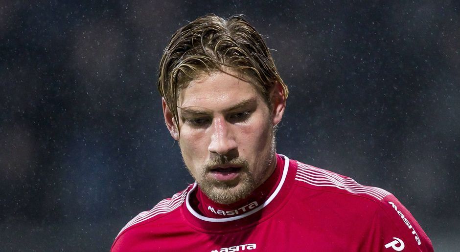 
                <strong>Tor: Lars Unnerstall (VVV Venlo)</strong><br>
                Lars Unnerstall kam beim FC Schalke 04 nie an Ralf Fährmann vorbei. Auch bei Fortuna Düsseldorf wurde er nicht wirklich glücklich. Seit Juli 2017 ist er in der holländischen Eredivisie für VVV-Venlo aktiv. Der Keeper stand in allen elf Spielen zwischen den Pfosten. Bei insgesamt 16 Gegentoren konnte er schon drei Partien zu Null beenden.
              