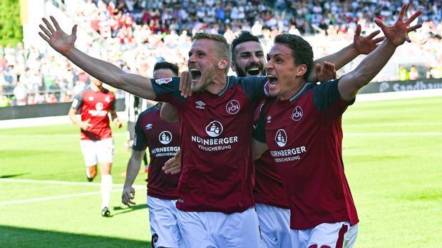 
                <strong>Acht Aufstiege - 1. FC Nürnberg</strong><br>
                Drei Jahre lang versuchte Nürnberg vergeblich, zurück in die Bundesliga zu kommen, im vierten Jahr hat es mit dem achten Aufstieg der Vereinshistorie geklappt. Damit sind die Franken nun Deutschlands alleiniger Rekord-Aufsteiger in die Bundesliga. Durch einen 2:0-Sieg in Sandhausen konnte das Team von Trainer Michael Köllner den Aufstieg bereits einen Spieltag vor dem Saisonende fixieren. Nach dem bisher letzten Aufstieg in der Saison 2008/09 konnte sich Nürnberg immerhin fünf Jahre in Deutschlands höchster Spielklasse halten.
              