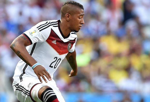 
                <strong>Jerome Boateng</strong><br>
                Note 4: Der Halbbruder von Kevin-Prince Boateng hatte im "Brüderduell" nicht seinen besten Tag, wirkte hier und da unsicher. Musste in der zweiten Halbzeit Shkodran Mustafi weichen.
              