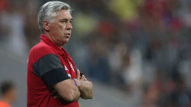 
                <strong>Carlo Ancelotti</strong><br>
                75. Min: Ist was passiert? Der FC Bayern geht nach einem abgefälschten Schuss in Führung. Und Ancelotti bleibt wie versteinert stehen. Arme vor der Brust verschränkt. Dann geht es zur Bank.
              