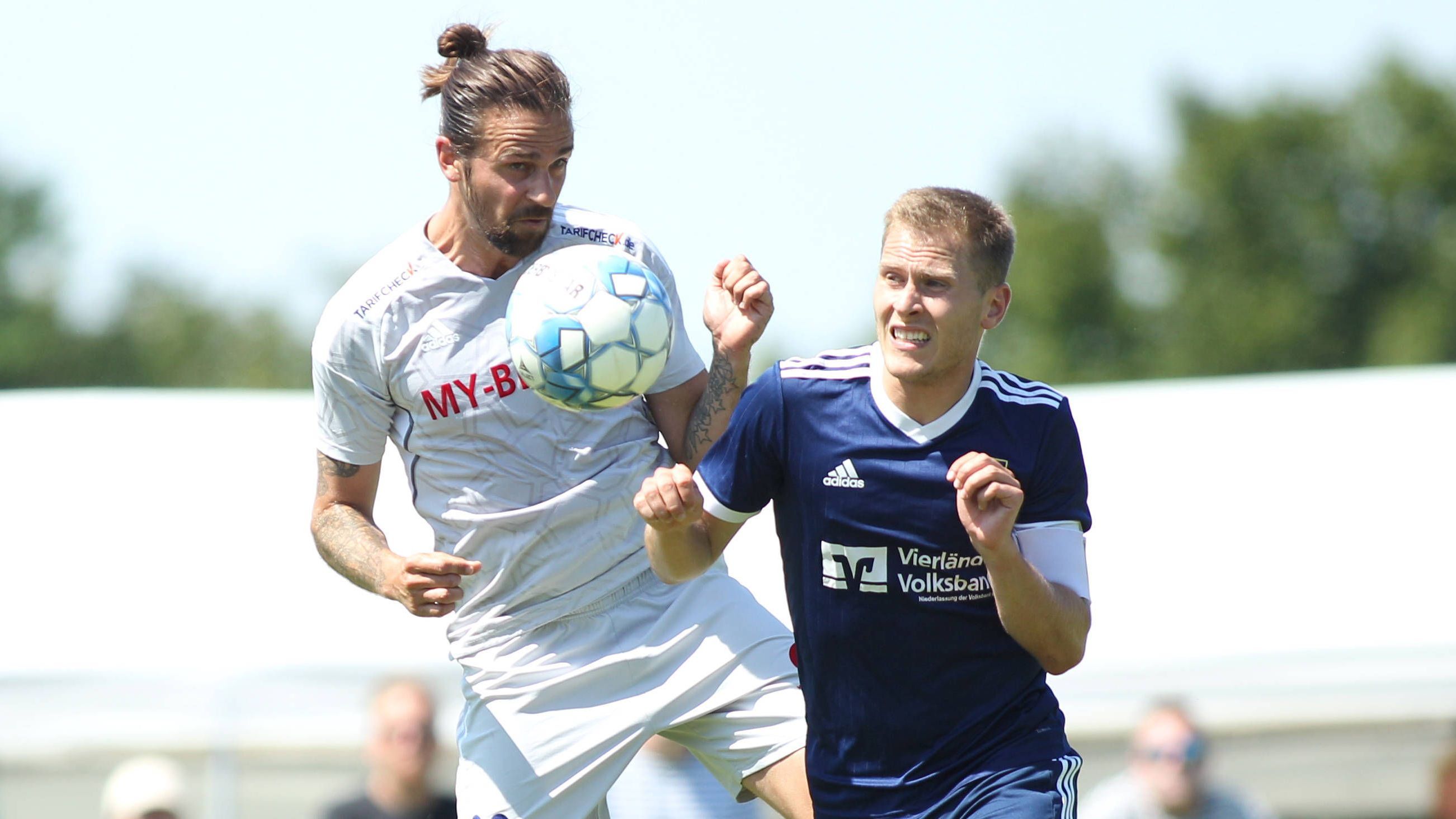 <strong>Martin Harnik</strong><br>Der Flügelspieler blickt auf 240 Spiele in der Bundesliga und 83 Partien in der 2. Bundesliga zurück. Nach seinen Stationen SV Werder Bremen, Fortuna Düsseldorf, VfB Stuttgart, Hannover 96 und Hamburger SV beendete er im Jahre 2020 seine Profilaufbahn, spielt seitdem aber in der fünftklassigen Oberliga-Hamburg für TuS Dassendorf. Dort erweist er sich als Treffer: In 62 Pflichtspielen gelangen dem 36-Jährigen 84 Tore.