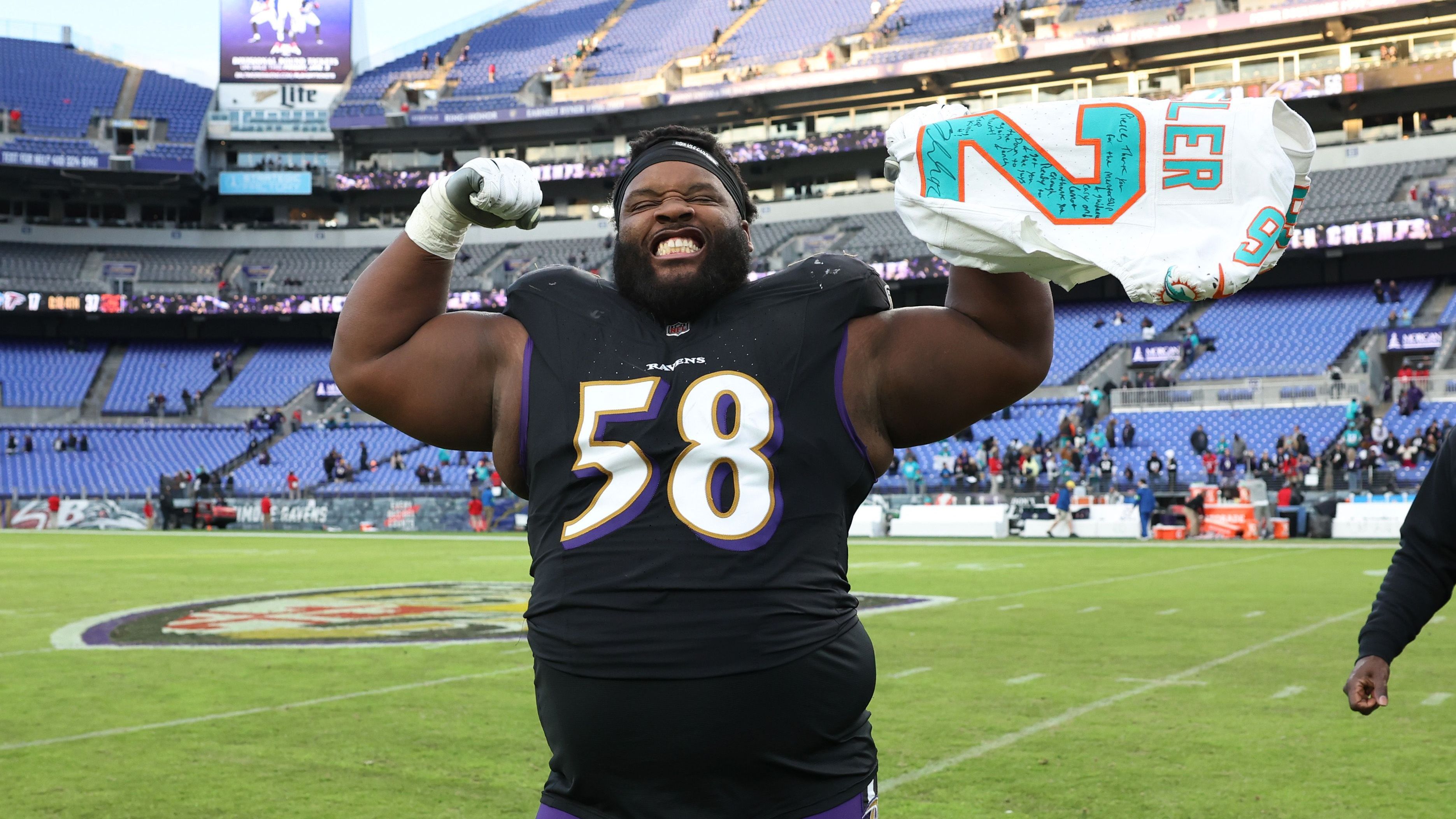 <strong>Platz 25: Michael Pierce (Baltimore Ravens)</strong><br>- Rating: 85<br>- Position: Defensive Tackle