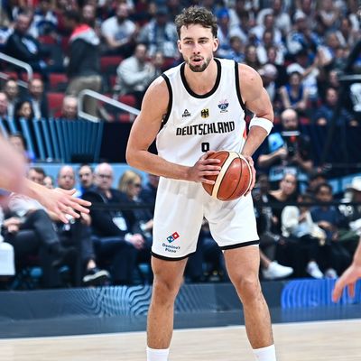 12. September 2025, Lettland, Riga: Basketball-EM, Halbfinale Deutschland - Finnland. Deutschlands Franz Wagner am Ball. 