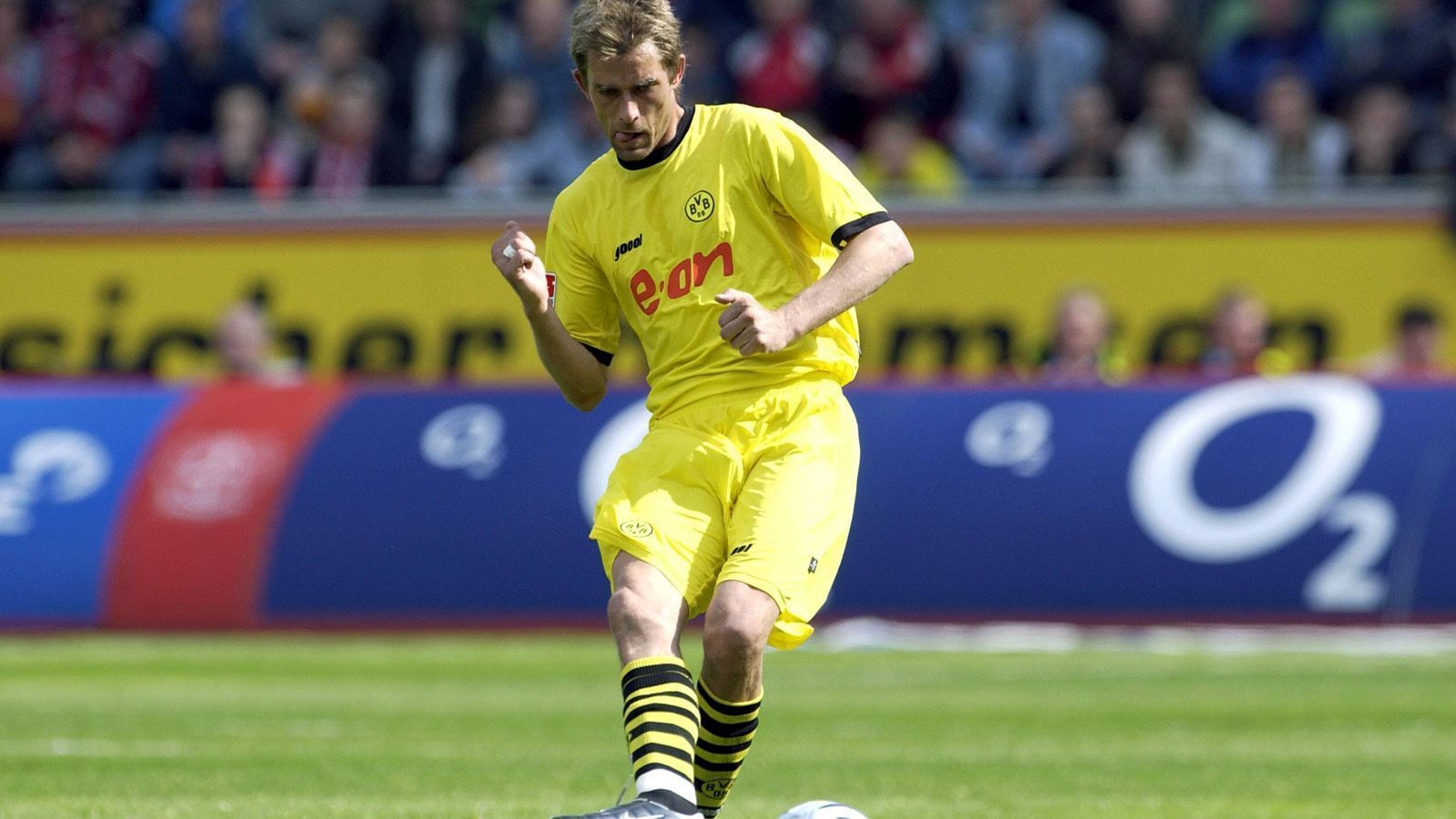 
                <strong>Abwehr: Andre Bergdolmo</strong><br>
                Der norwegische Nationalspieler wechselte im Jahre 2003 von Ajax Amsterdam nach Dortmund. In der Bundesliga konnte er sich allerdings nie etablieren, wurde zeitweise sogar zur 2. Mannschaft in die Regionalliga zurückversetzt. Nach zwei Jahren wechselte er in die schwächere dänische Liga zum FC Kopenhagen.  
              