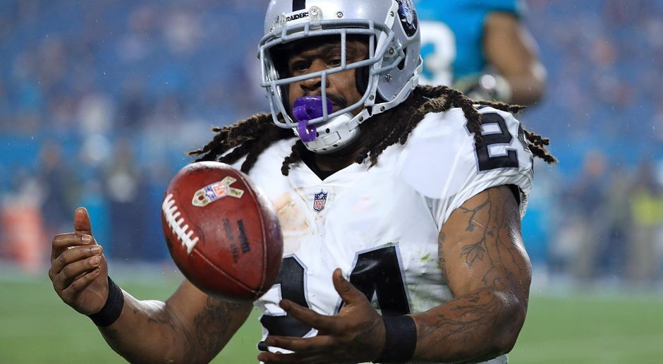 
                <strong>Marshawn Lynch, RB - Oakland Raiders</strong><br>
                Marshawn Lynch zeigte letzte Saison ein solides, aber keineswegs überragendes Comeback. Jon Gruden muss entscheiden, ob er auf den 31-Jährigen Veteran oder auf einen neuen jungen Running Back setzen will. Fast 6 Millionen Euro würde Lynch den Raiders 2018 kosten. 
              