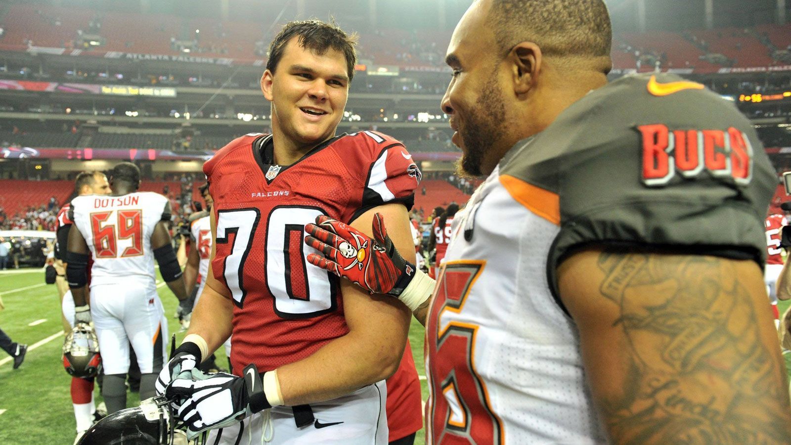 
                <strong>Jake Matthews (Atlanta Falcons)</strong><br>
                Jake Matthews wurde 2014 an sechster Stelle von den Atlanta Falcons gedraftet und hat seinen Vertrag im Juli um fünf Jahre verlängert. Dafür verdient der Left-Tackle stolze 75 Millionen Dollar. 
              