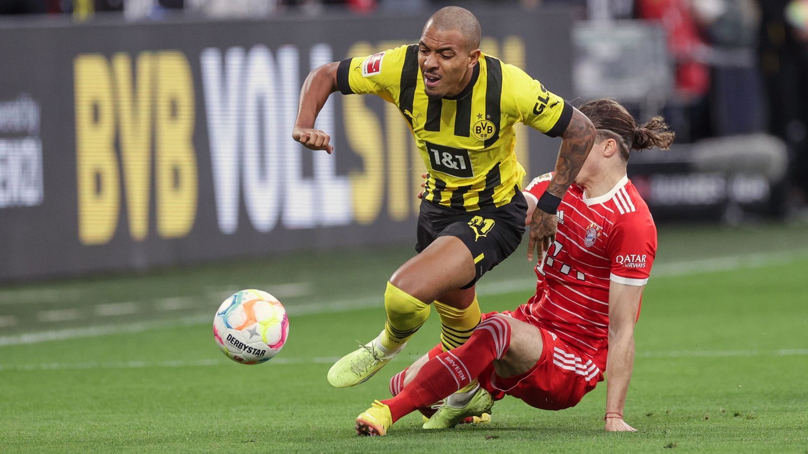 
                <strong>Donyell Malen</strong><br>
                Klebt in der ersten Halbzeit auf der linken Außenbahn und versucht mit einigen Dribblings das Spiel der Dortmunder anzutreiben. Seine Vorstöße sind gut gemeint, bringen aber wenig Ertrag. Wird von Anthony Modeste ersetzt. ran-Note: 4
              