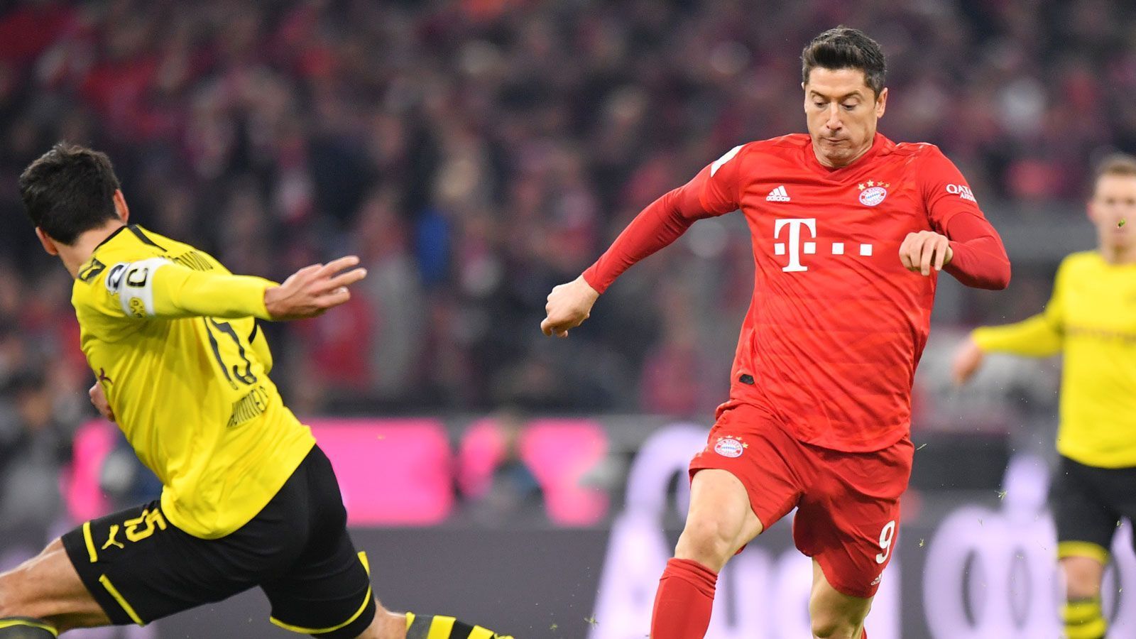 
                <strong>Robert Lewandowski</strong><br>
                Setzt seinen unglaublich Lauf auch gegen Dortmund fort. Trifft nach Traum-Flanke von Pavard in der 17. Minute zum 1:0 und legt in der 76. Minute mit seinem 16. Saisontor nach. Stellt somit einen neuen Bundesligarekord auf: 16 Buden nach 11 Spielen. Lewandowski geht zudem weite Wege, bietet sich immer wieder auf den Flügeln oder im Mittelfeld als Anspielstation an. ran-Note: 1
              