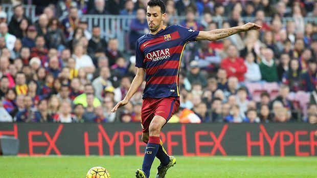 
                <strong>Sergio Busquets</strong><br>
                Sergio Busquets: Auch er kannte nie einen anderen Verein als den FC Barcelona. Sergio Busquets ist eine feste Größe unter Luis Enrique, trug in dieser Saison bereits mehrfach die Kapitänsbinde. Der Abräumer vor der Abwehr ist ein Schlüsselspieler im System.
              