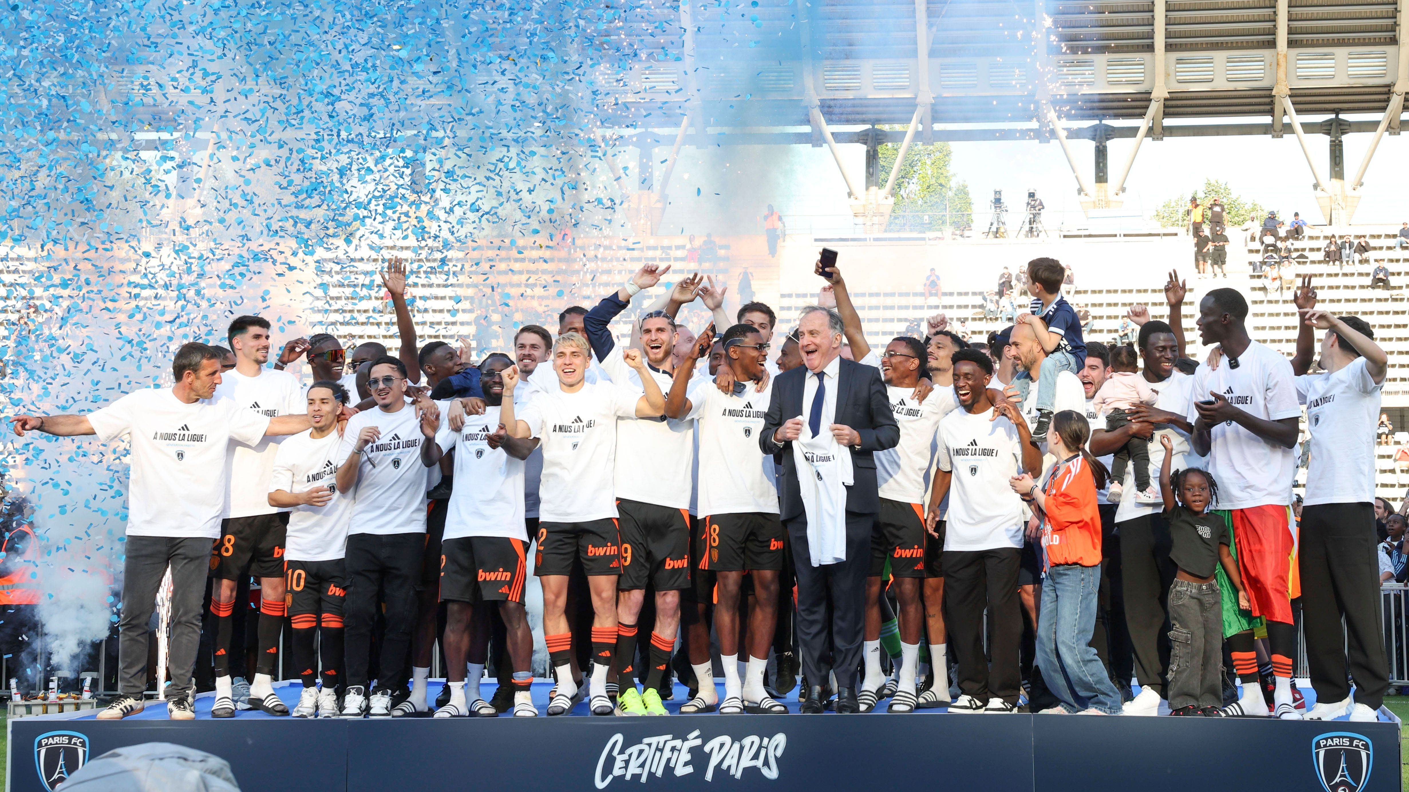 <strong>Aufsteiger: FC Paris (Frankreich)</strong><br>Auch der FC Paris steigt in die Ligue 1 auf und beschert der Liga und der französischen Hauptstadt in der kommenden Saison ein Stadtderby mit PSG.&nbsp; Zuletzt spielte der FC in der Saison 2016/17 im französischen Oberhaus - nun gelingt im achten Jahr der Sprung nach oben. Mit 69 Punkten feiert der Großstadt-Klub die Vizemeisterschaft.