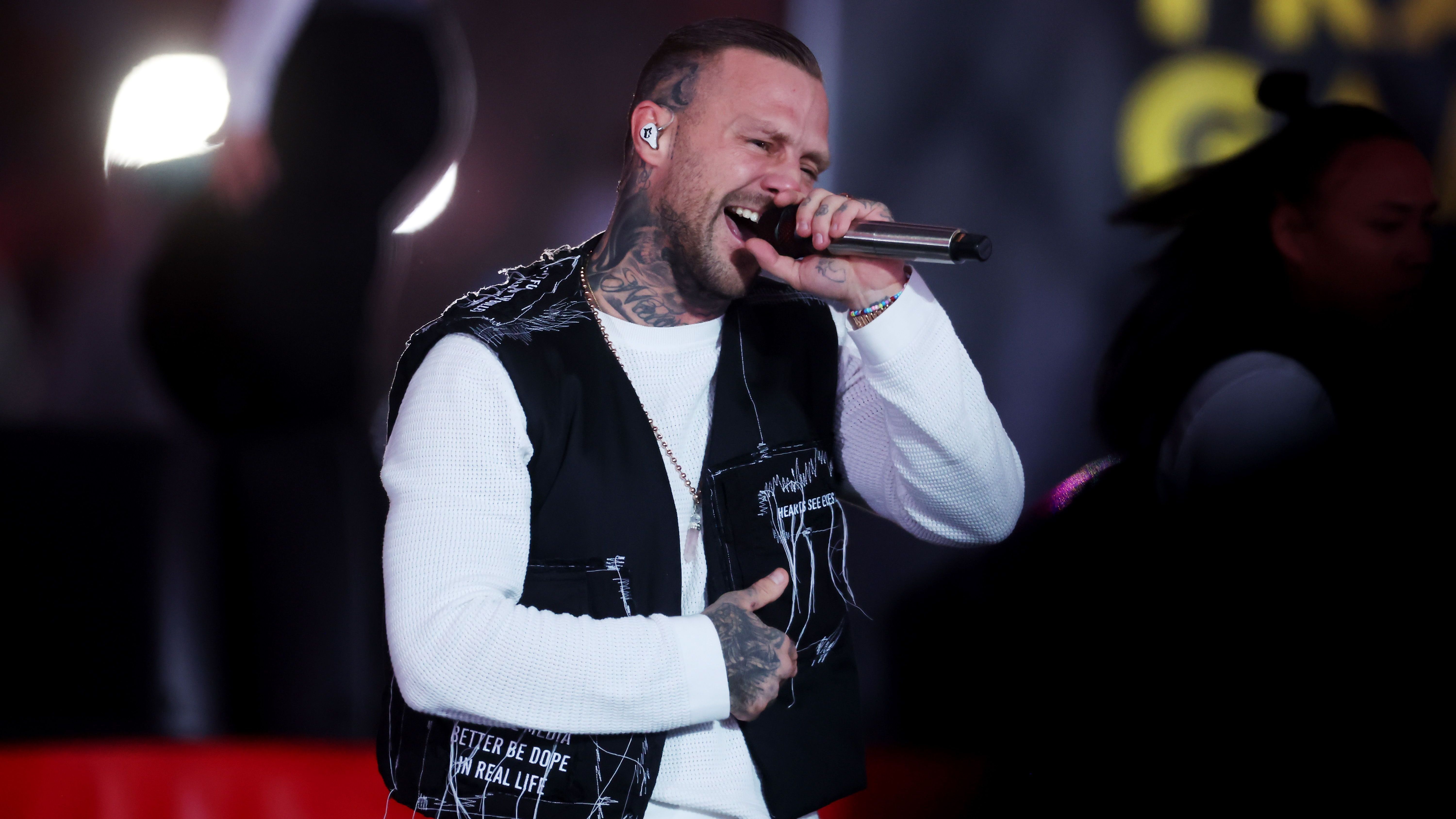 <strong>Capital Bra als "Tabellenführer" der deutschen Charts</strong><br>Mit seinem Song "Neymar" stürmte Rapper Capital Bra im Mai 2018 die deutschen Charts und stand im Ranking wochenlang auf Platz 1.