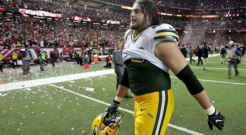 
                <strong>Left Tackle: David Bakhtiari (Green Bay Packers)</strong><br>
                Der gebürtige Kalifornier beschützte erst Quarterback Aaron Rodgers und seit dessen Schlüsselbeinbruch Backup Brett Hundley. Laut "Pro Football Talk" ist er der effizienteste Pass Blocker. Heißt: Auf seiner Seite kommt niemand vorbei.
              