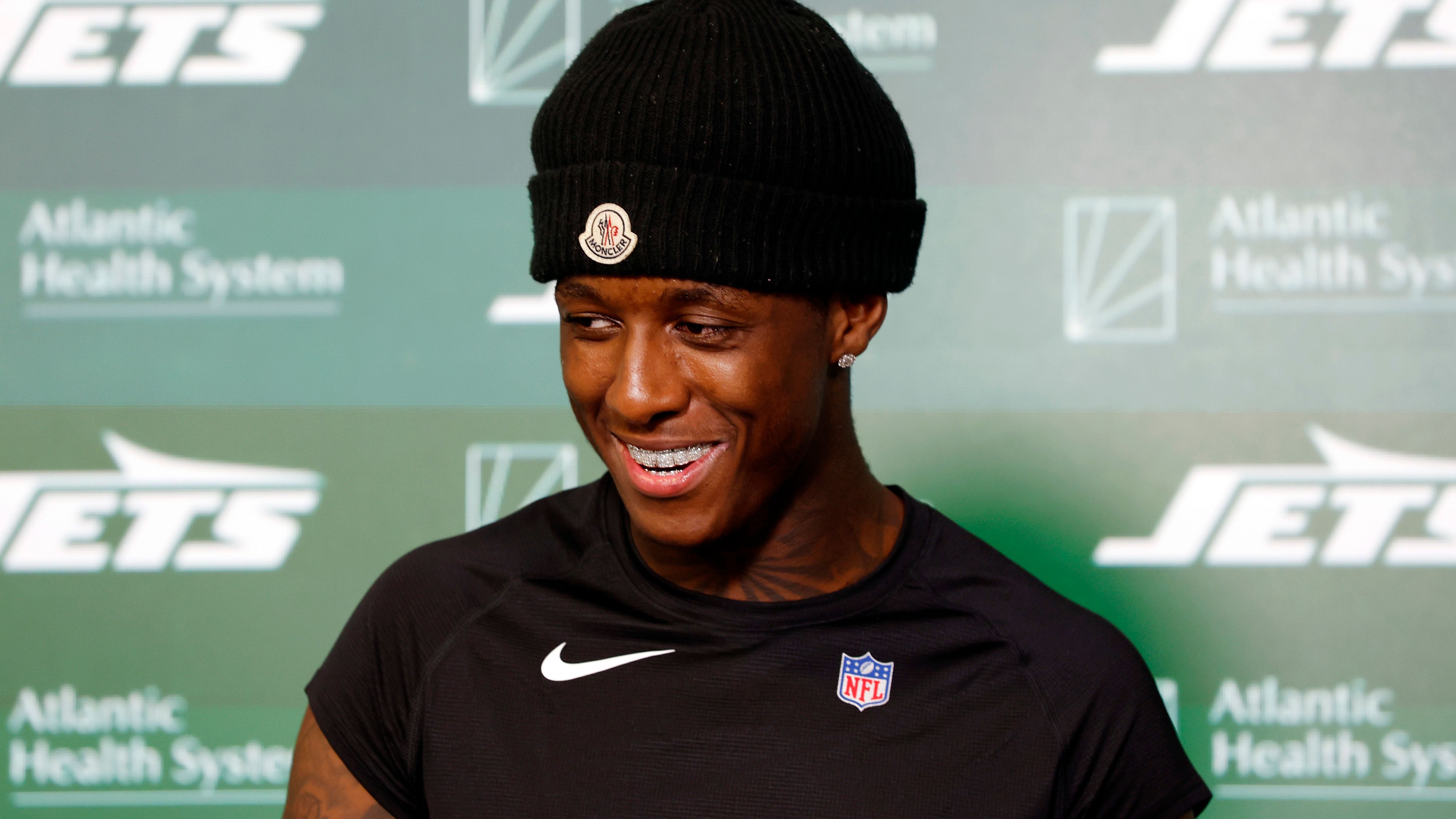 <strong>Cornerback: Sauce Gardner (New York Jets)</strong> <br>Die New York Jets mögen in den letzten Jahren ein nicht sonderlich erfolgreiches Team gewesen sein. <a href="https://www.ran.de/sports/american-football/nfl/galerien/nfl-power-ranking-defensive-saison2024-vergleich-teams-382612">Aber ihre Defense ist eine der besten, wenn nicht sogar die beste der NFL. </a>Entscheidenden Anteil daran hat Cornerback Sauce Gardner.