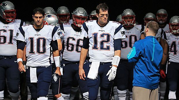 
                <strong>New England Patriots</strong><br>
                1. Platz - New England Patriots: Die Patriots sind das Team, das man immer auf der Rechnung haben muss. Bei den Golden Globes hat Robert Kraft erzählt,  das Tom Brady und Gronk bei 100 Prozent sind, Julian Edelman bei 90. Die Patriots haben zwar Verletzungsprobleme, gerade ob Sebastian Vollmer fit ist, wird ein Faktor sein. Aber es sind die Patriots, es ist der Meister, sie haben Tom Brady. Sie sind das Team, das man schlagen muss. "Never underestimate the heart of a champion", sagte Rudy Tomjanovich im Juni 1995, nachdem er als Coach mit den Houston Rockets den Titel verteidigt hatte. Das gilt auch für die Patriots.
              