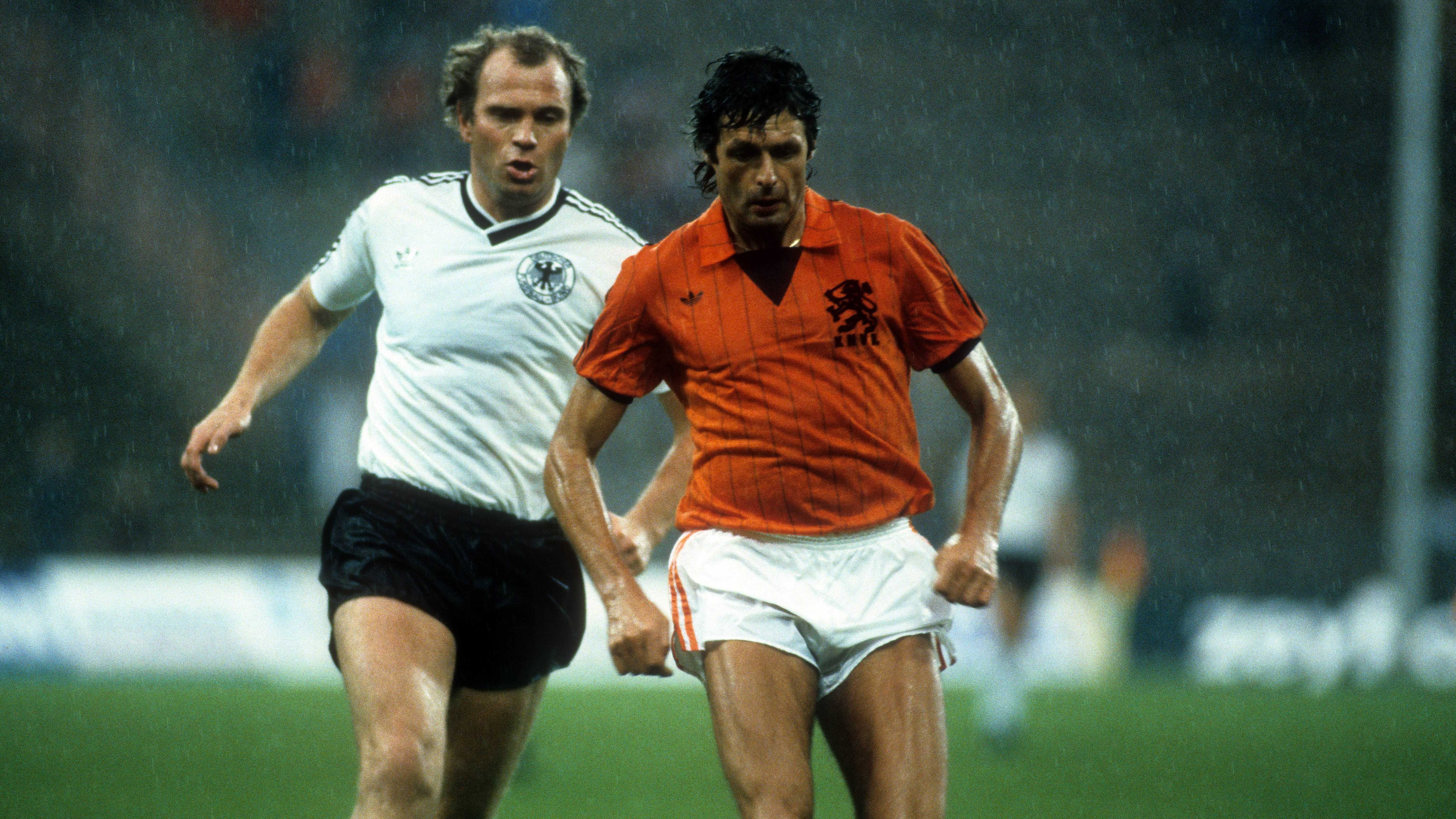 
                <strong>WM 1974</strong><br>
                Titelprämie: 35.000 Euro + VW Käfer pro Spieler
              