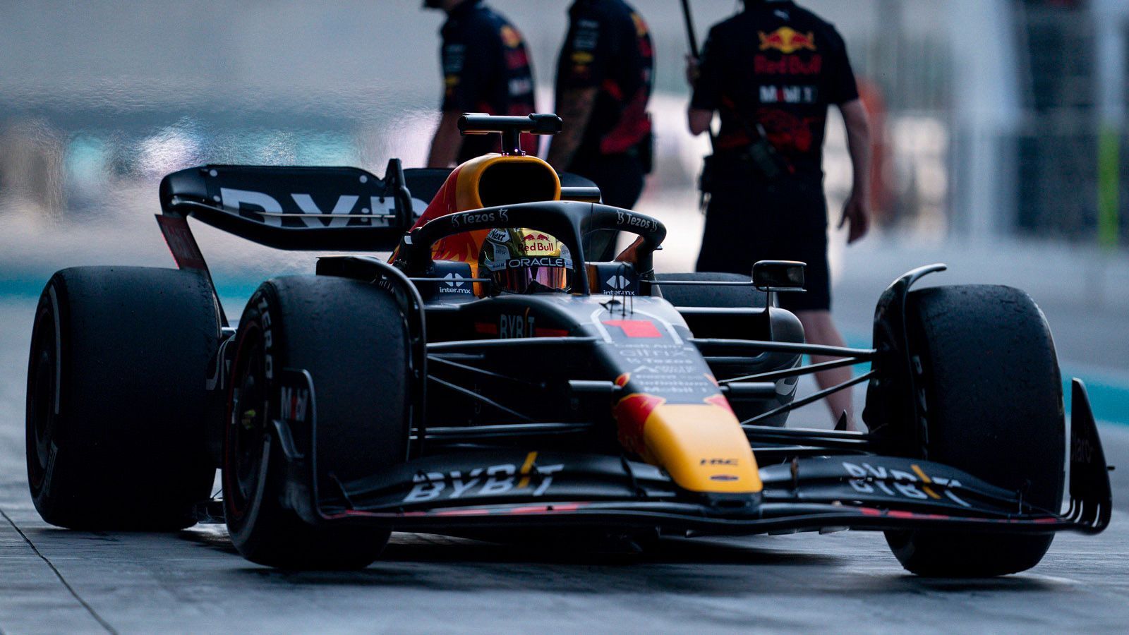 
                <strong>1. Red Bull Racing</strong><br>
                Fahrer 2022: Max Verstappen, Sergio PerezWM-Punkte 2022: 759Startgebühr 2023: 6.242.636 Dollar
              