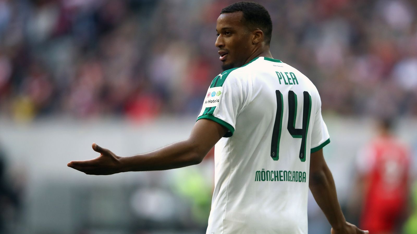 
                <strong>Borussia Mönchengladbach</strong><br>
                Alassane Plea (26 Jahre, Angriff)Transferwert: 37 Millionen EuroVertrag bis: 2023
              