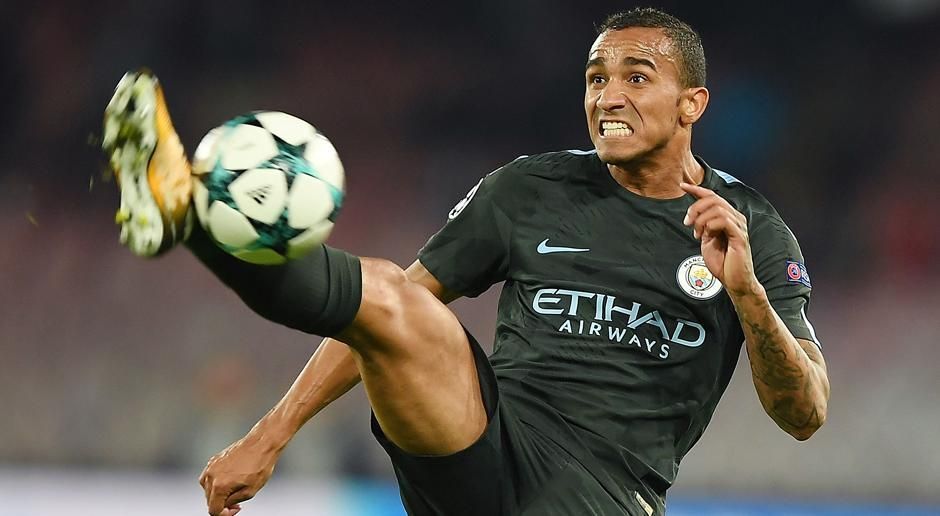 
                <strong>Danilo (Manchester City)</strong><br>
                Zwei Gelbe Karten
              