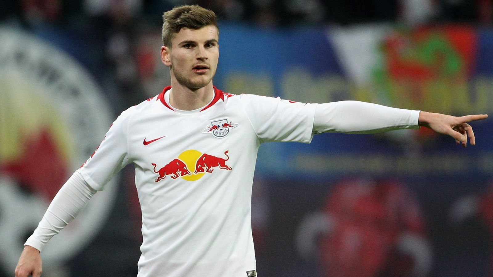 
                <strong>Timo Werner (RB Leipzig)</strong><br>
                Laut Leipzig-Sportdirektor Ralf Rangnick haben die Sachsen noch kein offizielles Angebot aus München erhalten. Die Sachsen wollen dern Stürmer unter keinen Umständen ablösefrei ziehen lassen. Eine Einigung zwischen den Bayern und Werner würde die Sachsen extrem unter Druck setzen.
              