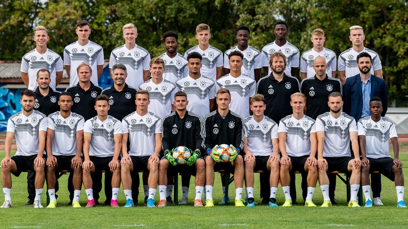 
                <strong>U20 - So viel Profi-Erfahrung besitzen die Stars von morgen</strong><br>
                Mit reichlich Debütanten geht die deutsche U20 in die Testspiele gegen Tschechien (5. September live auf ran.de) und die Niederlande (9. September). ran.de stellt die Mannschaft des ehemaligen Augsburger Trainers Markus Baum vor.
              