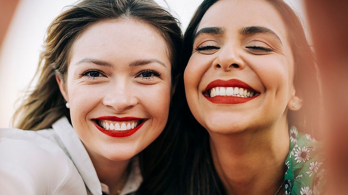 DCRF00815 - Close-up portrait of smiling beautiful female friends