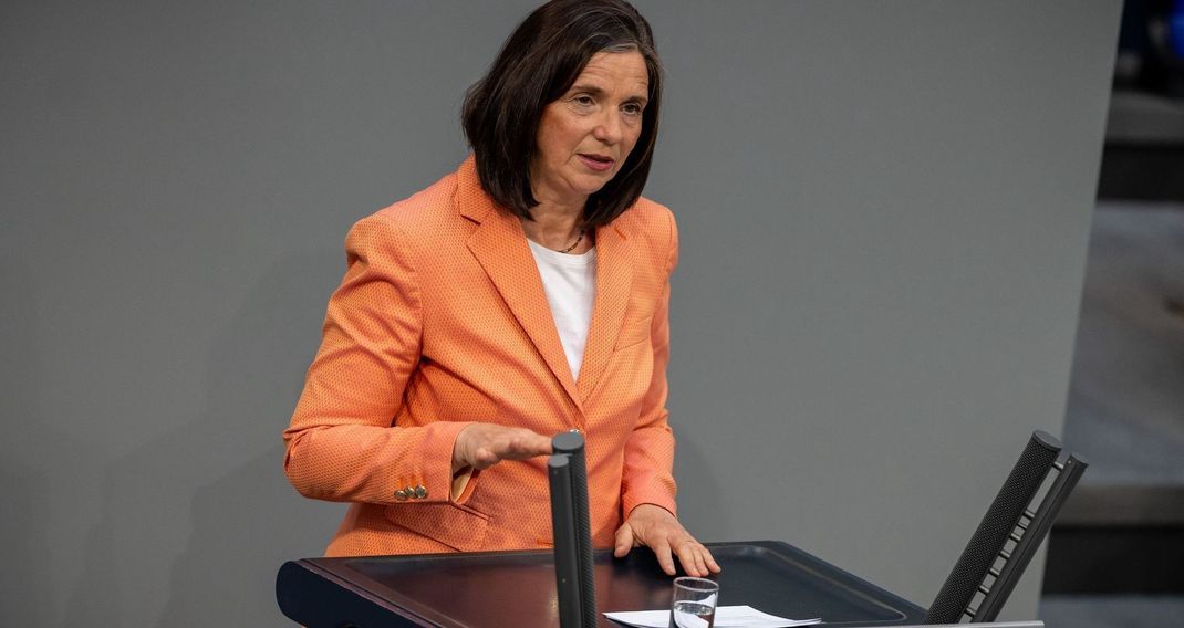 Die Bundestagsvizepräsidentin Katrin Göring-Eckardt spricht im Bundestag.