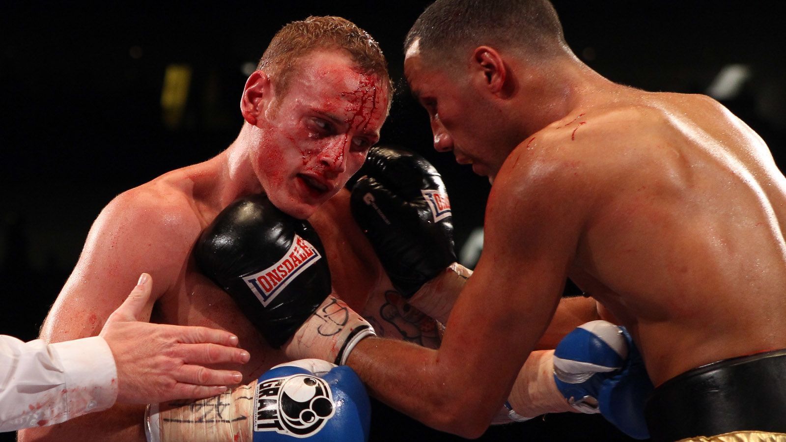 
                <strong>George Groves vs. James DeGale</strong><br>
                Seinen ersten großen Sieg feierte "The Saint" gegen Landsmann James DeGale. Groves gewann 2011 durch Majority Decision gegen seinen Erzrivalen. Bis heute hofft DeGale auf ein Rematch - vergeblich. 
              