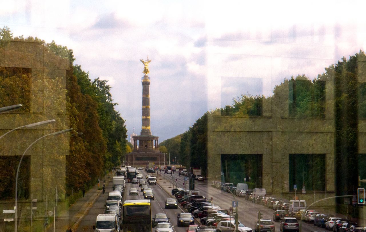 Verkehrslärm: Eine Hauptstraße mit starkem Verkehr hat eine Lautstärke von 80 bis 85 Dezibel.