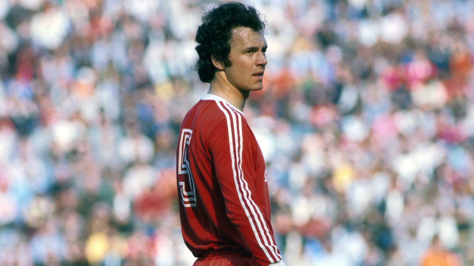 
                <strong>Platz 9 - Franz Beckenbauer</strong><br>
                Bundesliga-Siege: 235Bundesliga-Spiele: 424Bundesliga-Tore: 44In der Bundesliga aktiv für: FC Bayern München, Hamburger SV
              