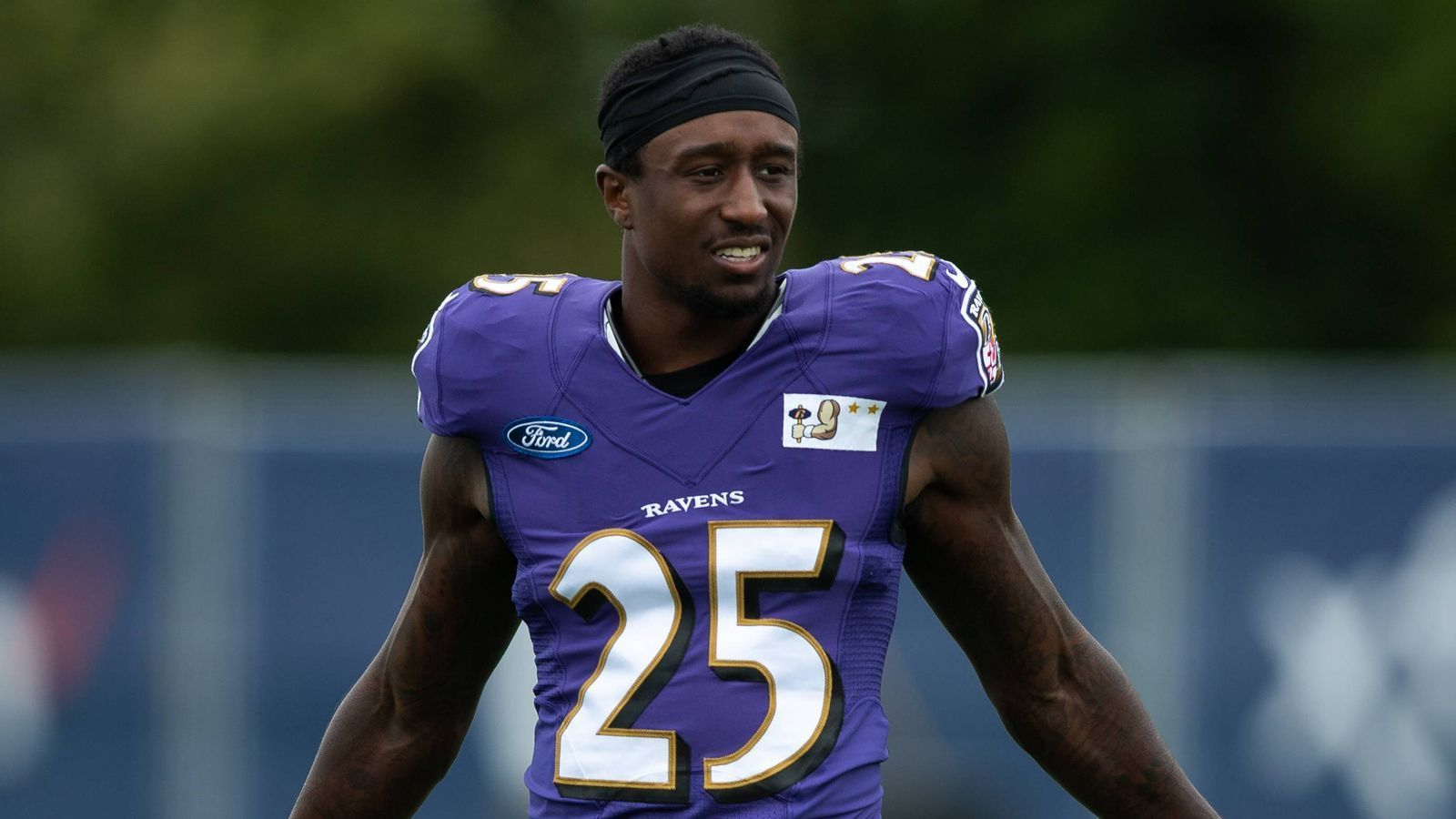 
                <strong>Tavon Young (Baltimore Ravens)</strong><br>
                Die Baltimore Ravens müssen ohne ihren Cornerback Tavon Young planen. Der 25-Jährige, der vergangene Saison 15 Saisonspiele bestritt und fünf Mal in der Anfangsformation stand, zog sich eine schwere Nackenverletzung zu und wird daher längerfristig ausfallen. "Das ist eine ernsthafte Verletzung", sagte Head Coach John Harbaugh. "Er könnte für den Rest der Saison ausfallen. Wir werden es bald wissen, aber es sieht für Tavon nicht gut aus." Young hatte bereits die komplette Saison 2017 verletzungsbedingt verpasst.
              