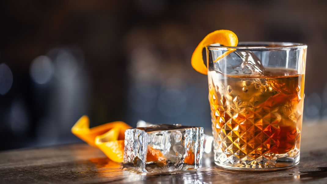 Mit diesem Drink kann deine Party kommen: Der Old Fashioned Cocktail schmeckt einfach lecker, Cheers!